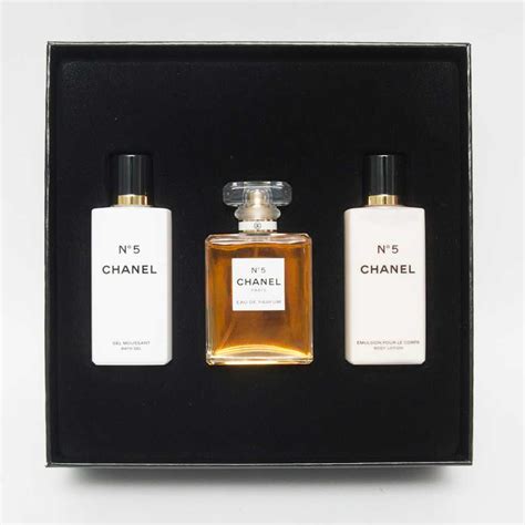 chanel no 5 gift box.